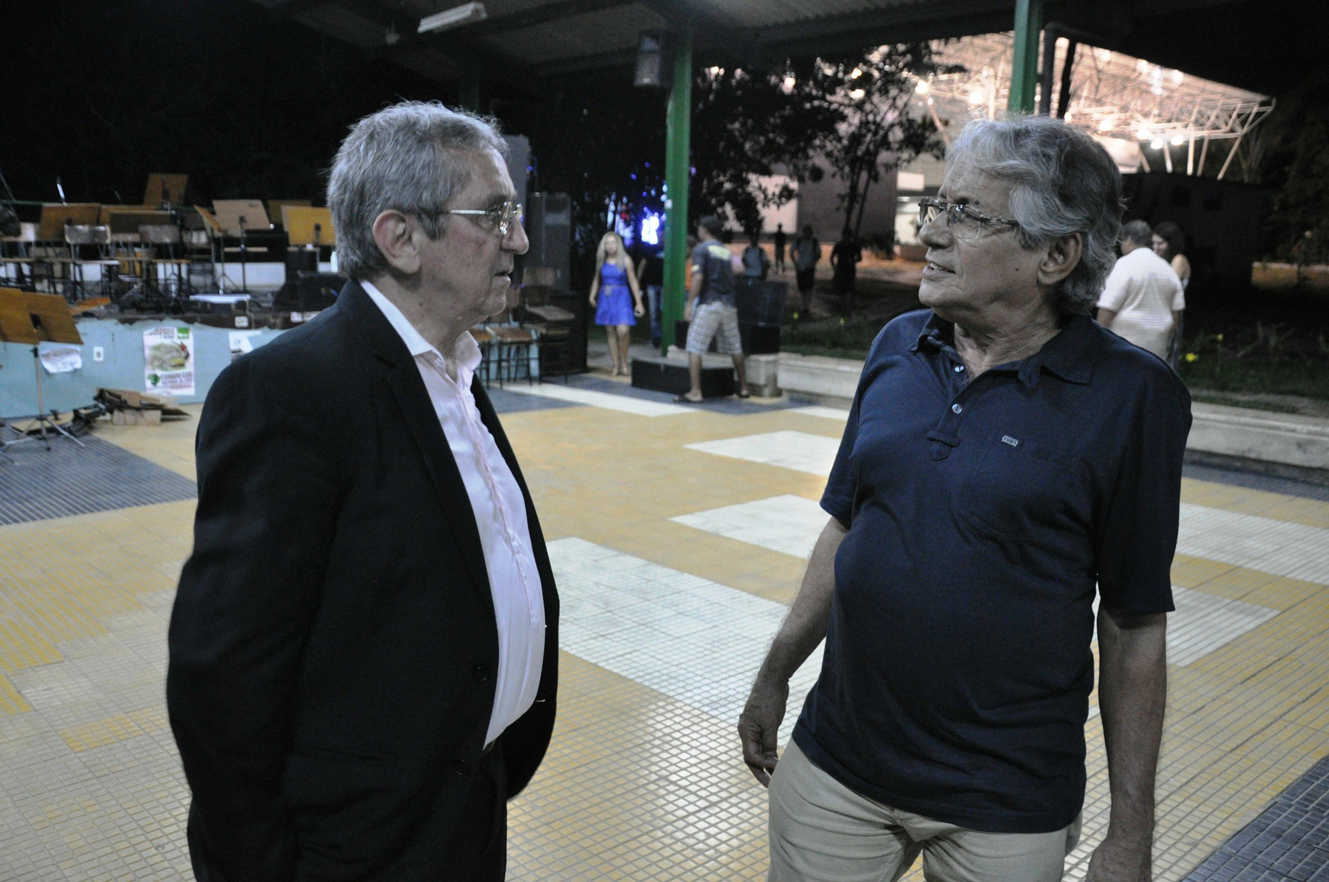 Maestro Adelson Santos (e) e Aldísio Filgueiras (d), compositores do musical